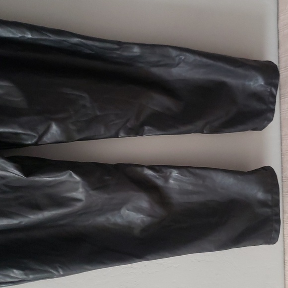 Abercrombie and Fitch The 90s Curve Love Ultra High Rise Vegan Leather Pant Blk - Picture 13 of 17